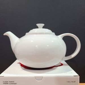 Le Creuset Stoneware Teapot White 1.3L New In Box LAST ONE